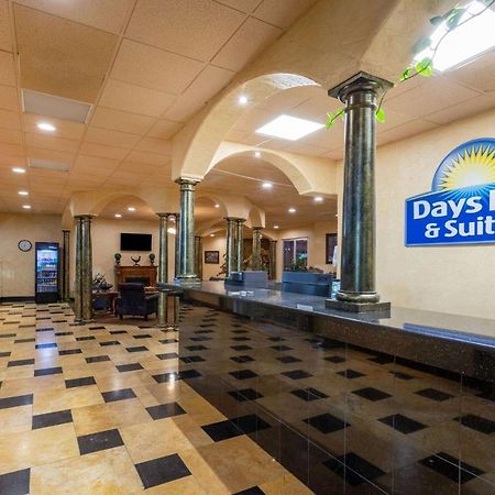 Days Inn & Suites By Wyndham Кловис Екстериор снимка