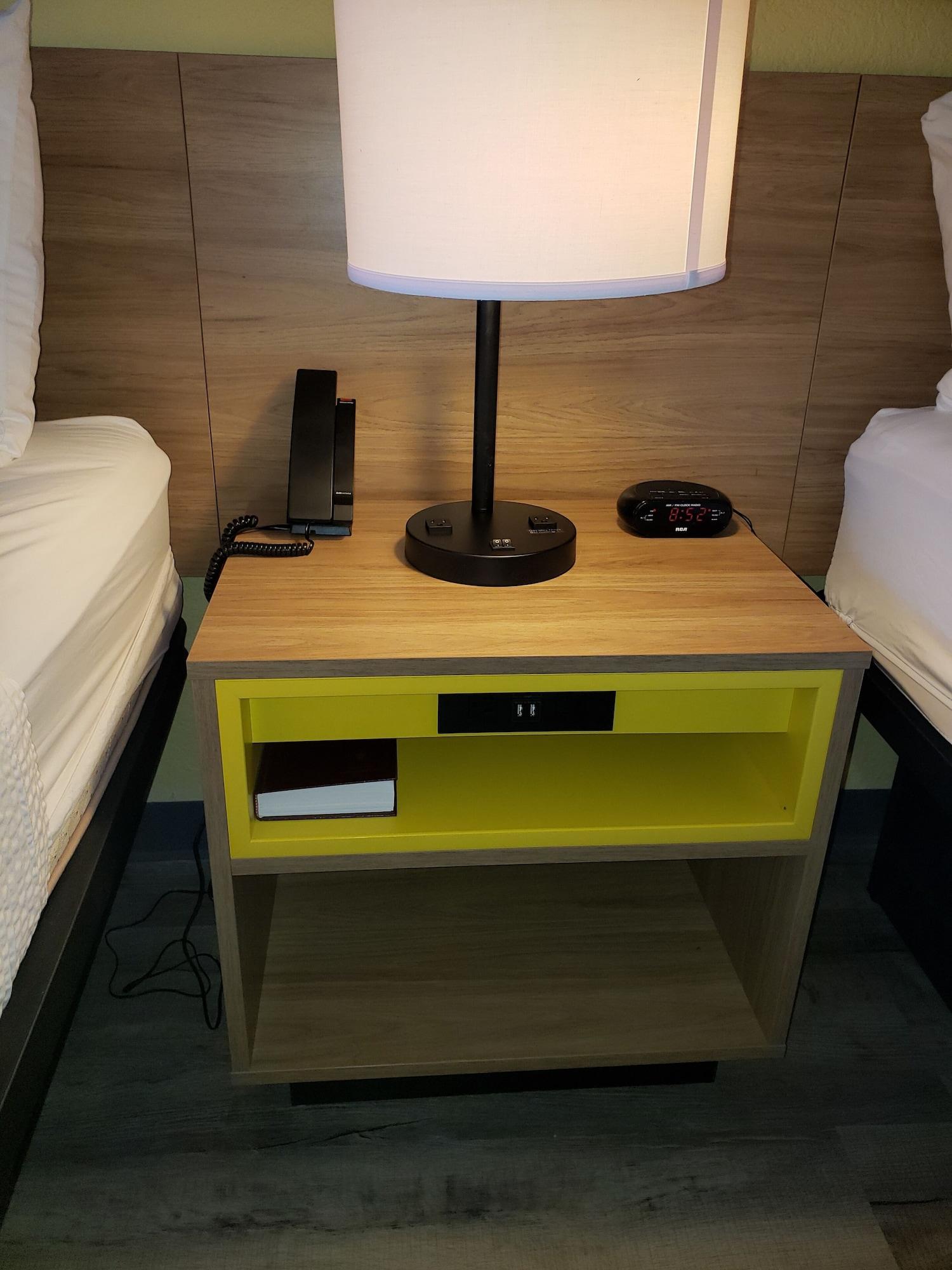 Days Inn & Suites By Wyndham Кловис Екстериор снимка