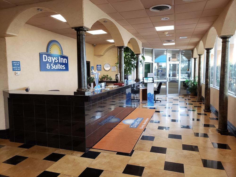Days Inn & Suites By Wyndham Кловис Екстериор снимка
