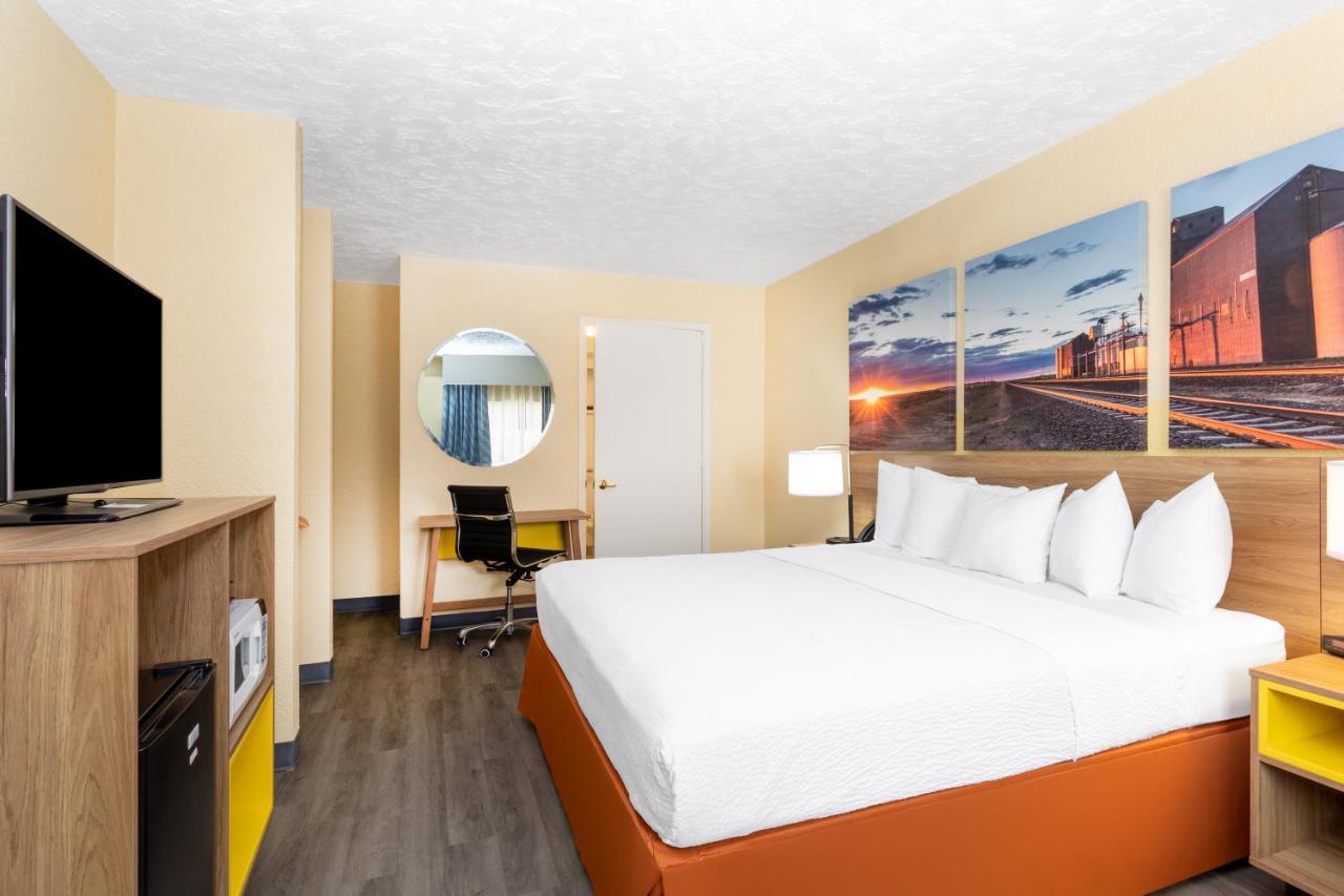 Days Inn & Suites By Wyndham Кловис Екстериор снимка