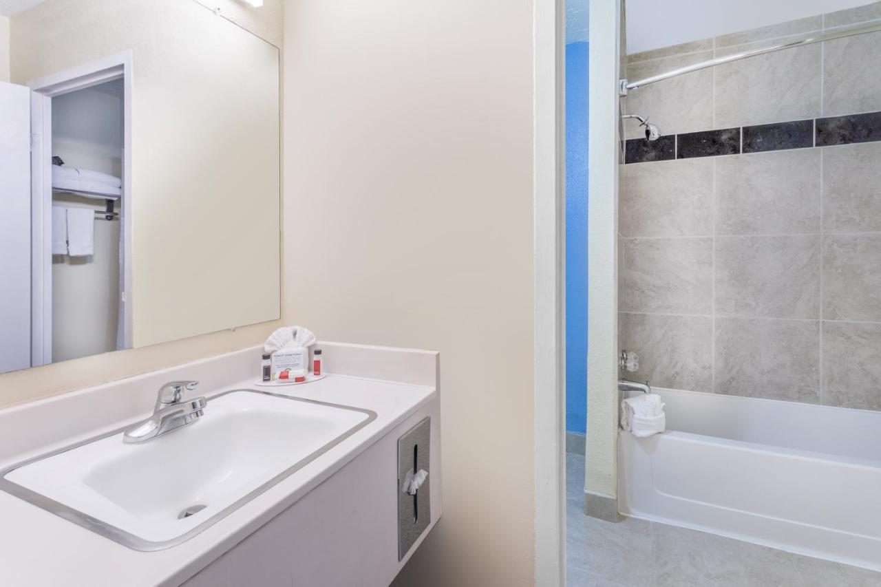 Days Inn & Suites By Wyndham Кловис Екстериор снимка