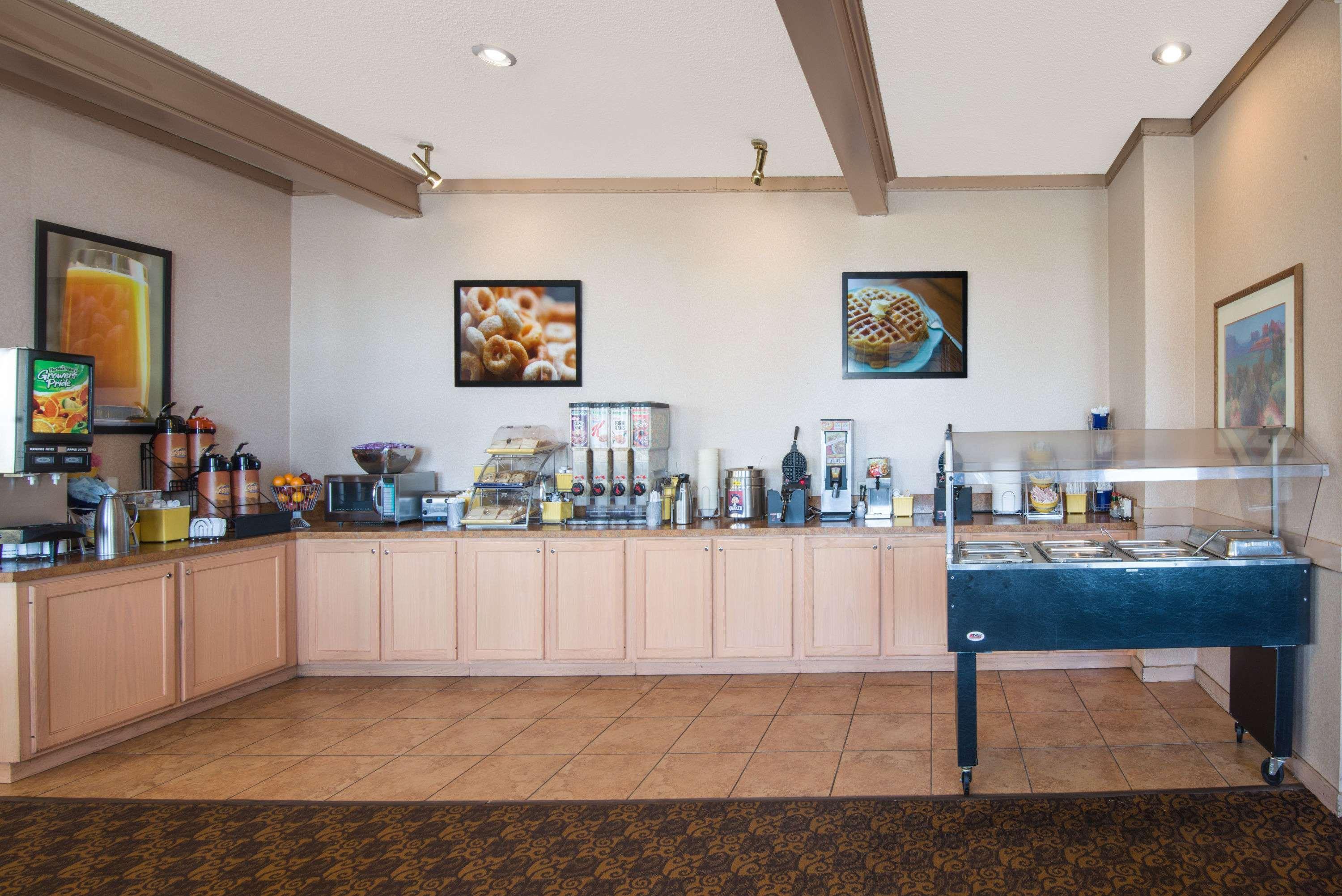 Days Inn & Suites By Wyndham Кловис Екстериор снимка