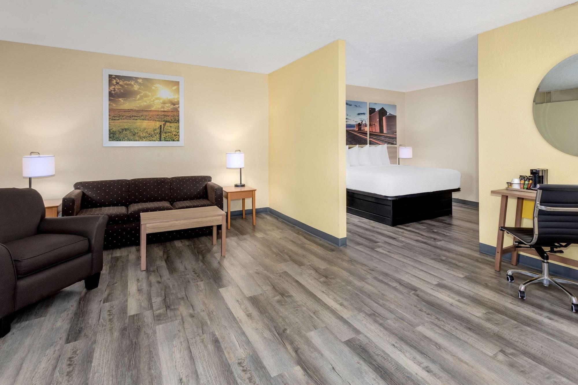 Days Inn & Suites By Wyndham Кловис Екстериор снимка