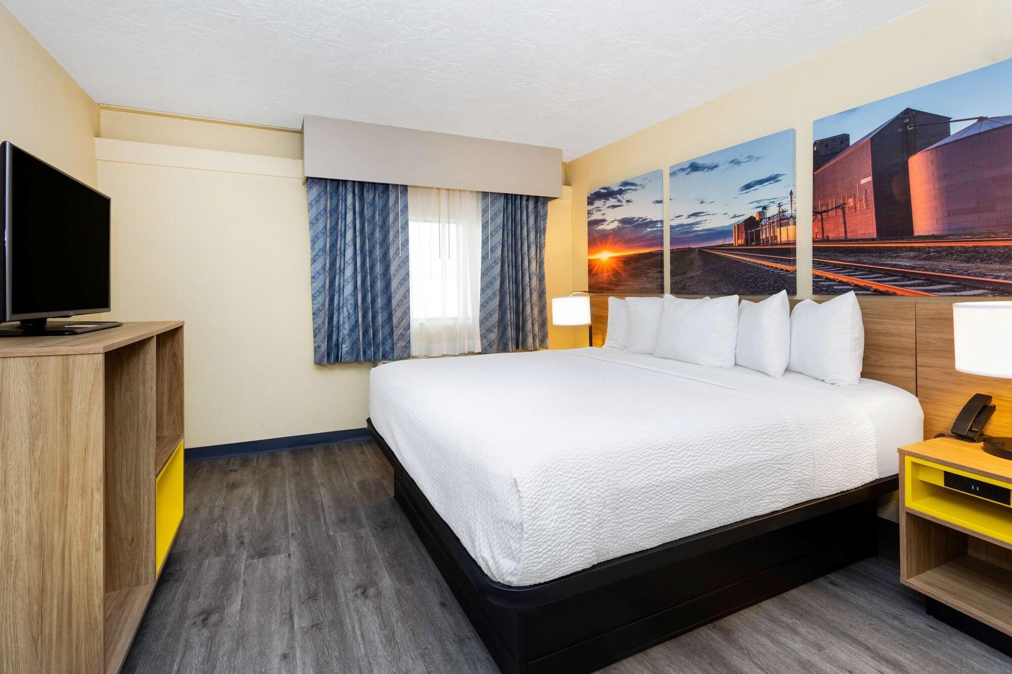 Days Inn & Suites By Wyndham Кловис Екстериор снимка