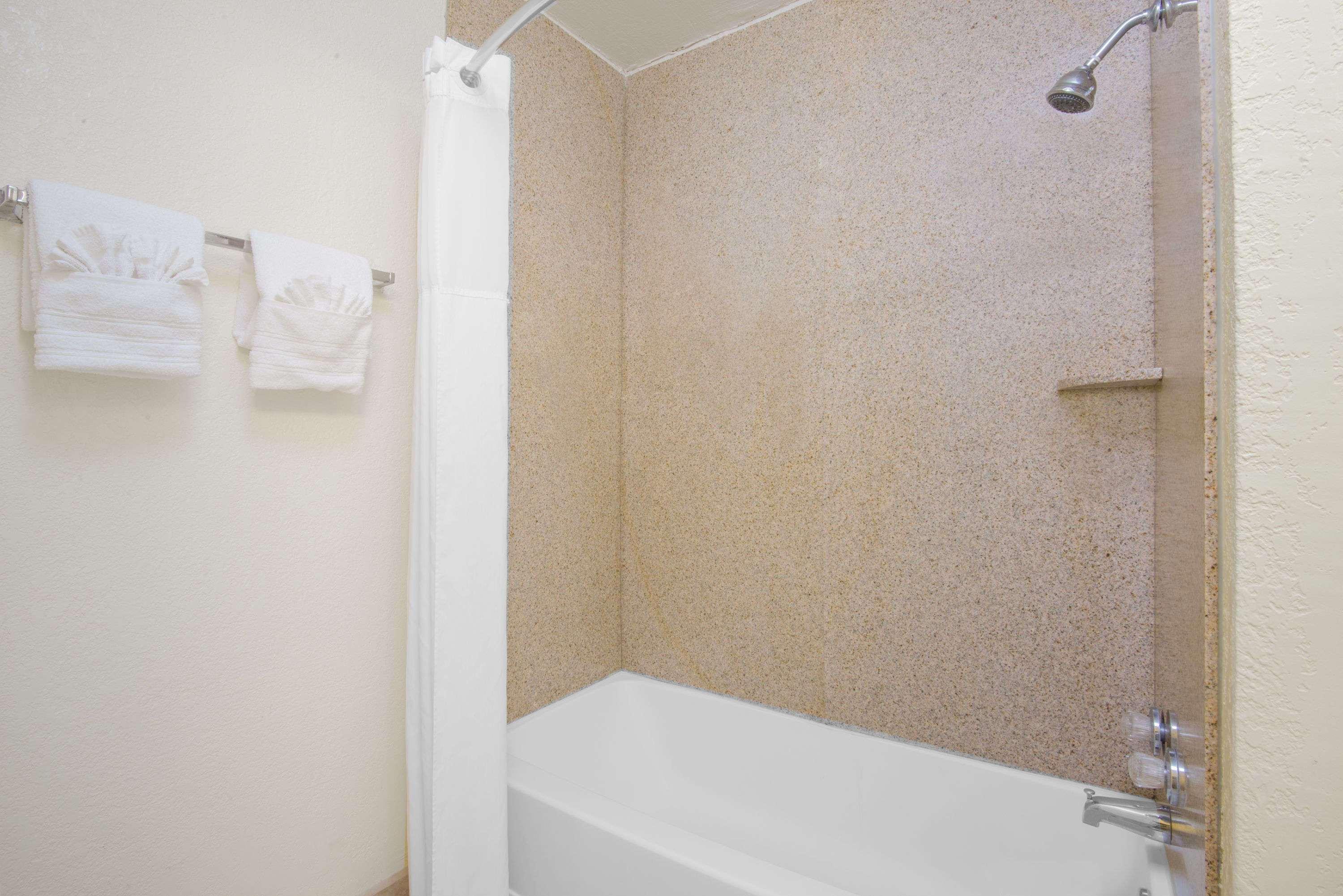 Days Inn & Suites By Wyndham Кловис Екстериор снимка