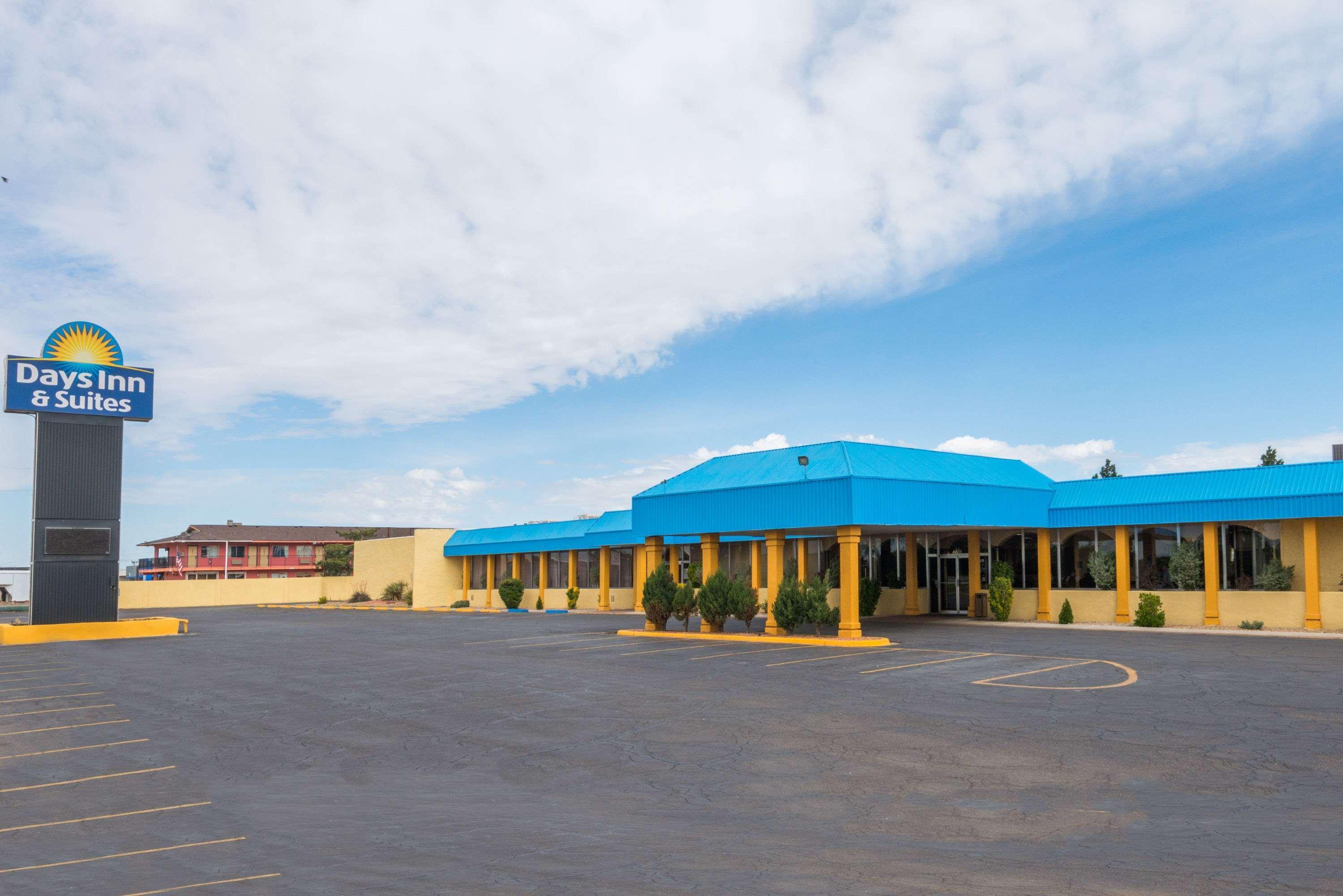 Days Inn & Suites By Wyndham Кловис Екстериор снимка