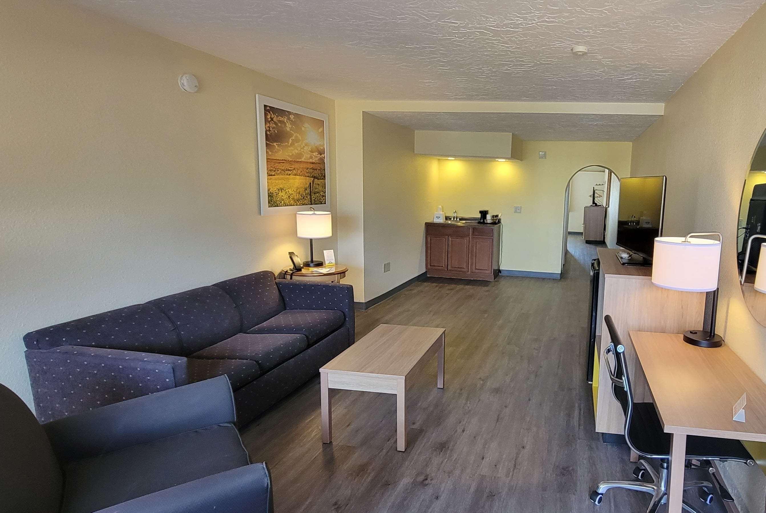 Days Inn & Suites By Wyndham Кловис Екстериор снимка