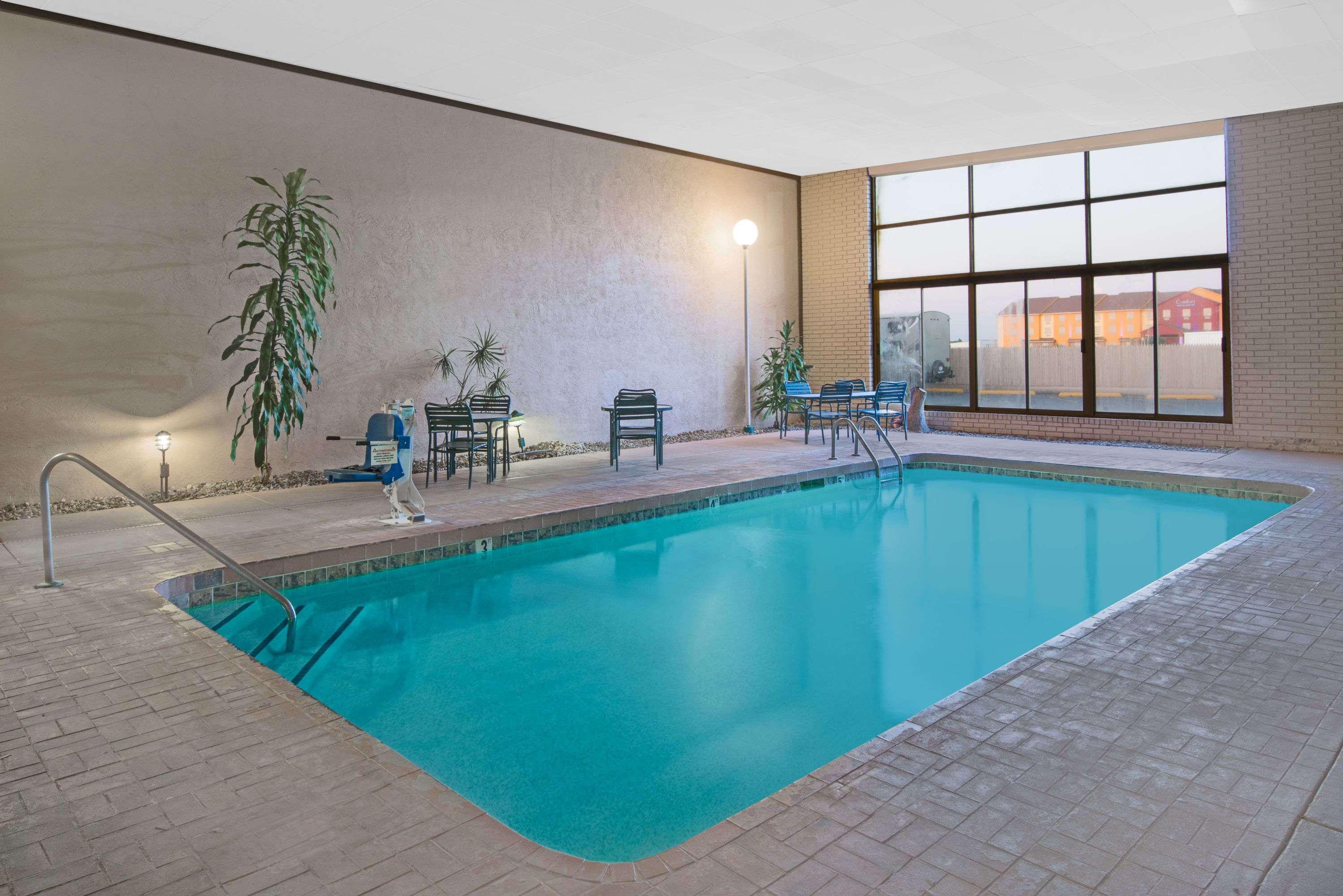 Days Inn & Suites By Wyndham Кловис Екстериор снимка
