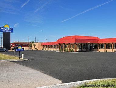 Days Inn & Suites By Wyndham Кловис Екстериор снимка