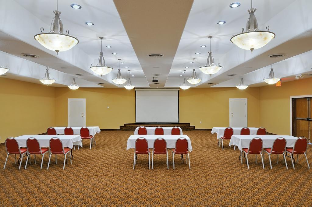 Days Inn & Suites By Wyndham Кловис Съоръжения снимка